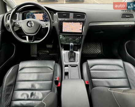 Синий Фольксваген e-Golf, объемом двигателя 0 л и пробегом 100 тыс. км за 14500 $, фото 5 на Automoto.ua