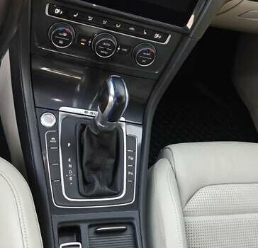 Синий Фольксваген e-Golf, объемом двигателя 0 л и пробегом 150 тыс. км за 13500 $, фото 5 на Automoto.ua