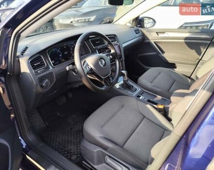 Синий Фольксваген e-Golf, объемом двигателя 0 л и пробегом 104 тыс. км за 14599 $, фото 34 на Automoto.ua