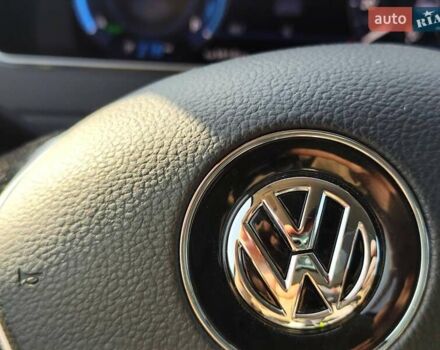 Синий Фольксваген e-Golf, объемом двигателя 0 л и пробегом 104 тыс. км за 14599 $, фото 20 на Automoto.ua