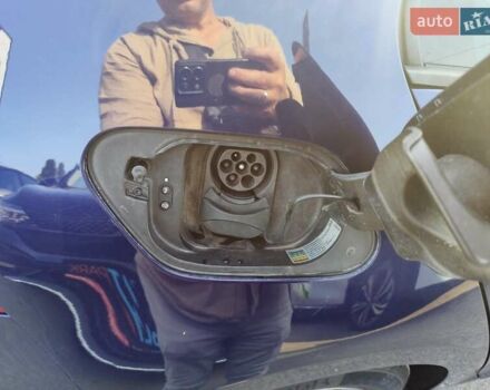 Синий Фольксваген e-Golf, объемом двигателя 0 л и пробегом 104 тыс. км за 14599 $, фото 37 на Automoto.ua