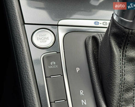 Синий Фольксваген e-Golf, объемом двигателя 0 л и пробегом 100 тыс. км за 14500 $, фото 13 на Automoto.ua