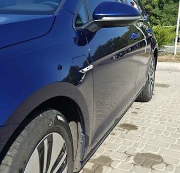 Синий Фольксваген e-Golf, объемом двигателя 0 л и пробегом 150 тыс. км за 13500 $, фото 12 на Automoto.ua