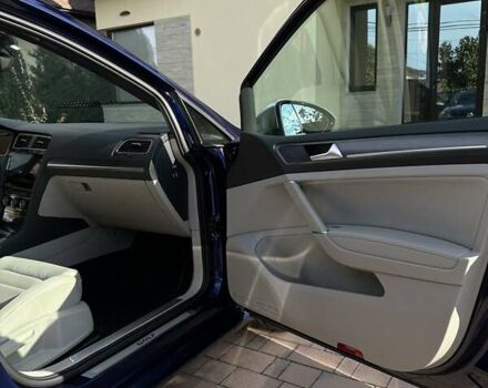 Синий Фольксваген e-Golf, объемом двигателя 0 л и пробегом 90 тыс. км за 13900 $, фото 12 на Automoto.ua