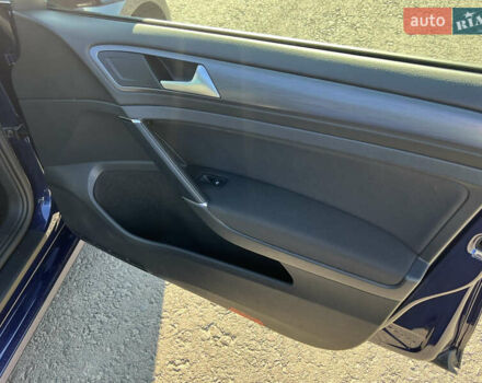 Синий Фольксваген e-Golf, объемом двигателя 0 л и пробегом 137 тыс. км за 14200 $, фото 34 на Automoto.ua