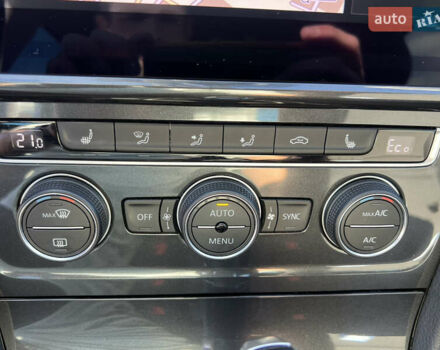 Синий Фольксваген e-Golf, объемом двигателя 0 л и пробегом 137 тыс. км за 14200 $, фото 17 на Automoto.ua