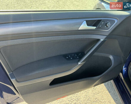 Синий Фольксваген e-Golf, объемом двигателя 0 л и пробегом 137 тыс. км за 14200 $, фото 11 на Automoto.ua