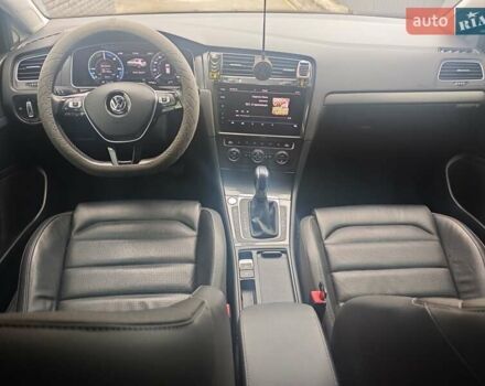 Синій Фольксваген e-Golf, об'ємом двигуна 0 л та пробігом 77 тис. км за 15900 $, фото 16 на Automoto.ua