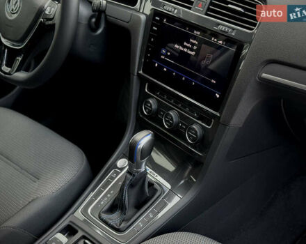 Синій Фольксваген e-Golf, об'ємом двигуна 0 л та пробігом 127 тис. км за 12950 $, фото 48 на Automoto.ua