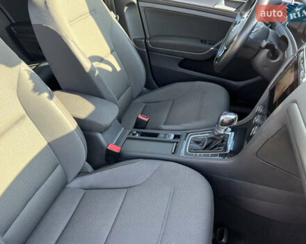 Синий Фольксваген e-Golf, объемом двигателя 0 л и пробегом 137 тыс. км за 14200 $, фото 39 на Automoto.ua