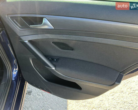 Синий Фольксваген e-Golf, объемом двигателя 0 л и пробегом 137 тыс. км за 14200 $, фото 32 на Automoto.ua