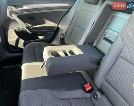 Синий Фольксваген e-Golf, объемом двигателя 0 л и пробегом 137 тыс. км за 14200 $, фото 27 на Automoto.ua