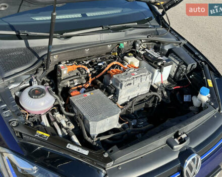 Синий Фольксваген e-Golf, объемом двигателя 0 л и пробегом 137 тыс. км за 14200 $, фото 41 на Automoto.ua