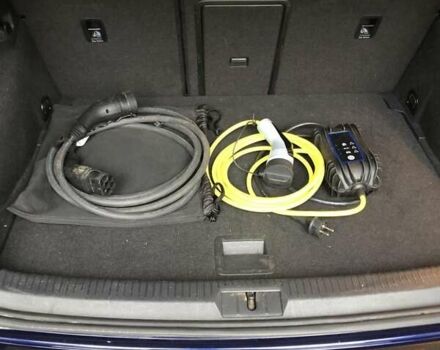 Синий Фольксваген e-Golf, объемом двигателя 0 л и пробегом 80 тыс. км за 16500 $, фото 25 на Automoto.ua