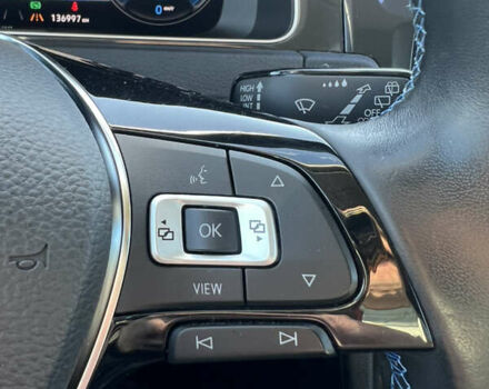 Синий Фольксваген e-Golf, объемом двигателя 0 л и пробегом 137 тыс. км за 14200 $, фото 48 на Automoto.ua