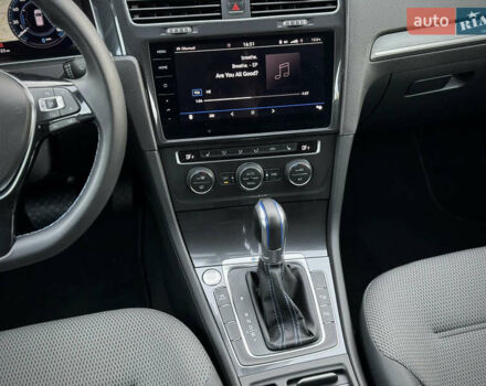 Синій Фольксваген e-Golf, об'ємом двигуна 0 л та пробігом 127 тис. км за 12950 $, фото 39 на Automoto.ua