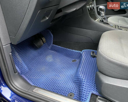 Синий Фольксваген e-Golf, объемом двигателя 0 л и пробегом 124 тыс. км за 15200 $, фото 9 на Automoto.ua