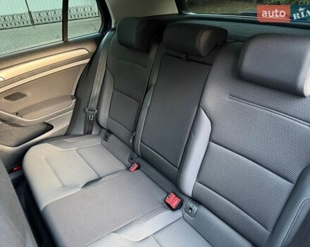 Синий Фольксваген e-Golf, объемом двигателя 0 л и пробегом 96 тыс. км за 13400 $, фото 64 на Automoto.ua