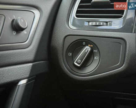 Синій Фольксваген e-Golf, об'ємом двигуна 0 л та пробігом 127 тис. км за 12950 $, фото 60 на Automoto.ua