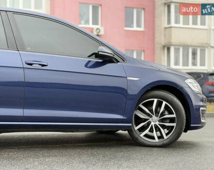 Синий Фольксваген e-Golf, объемом двигателя 0 л и пробегом 93 тыс. км за 14555 $, фото 13 на Automoto.ua