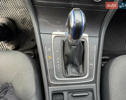 Синий Фольксваген e-Golf, объемом двигателя 0 л и пробегом 93 тыс. км за 14555 $, фото 46 на Automoto.ua