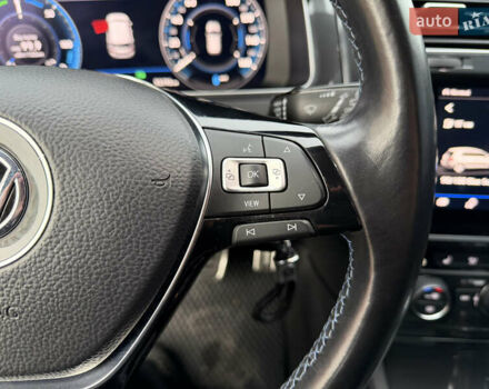 Синий Фольксваген e-Golf, объемом двигателя 0 л и пробегом 93 тыс. км за 14555 $, фото 40 на Automoto.ua
