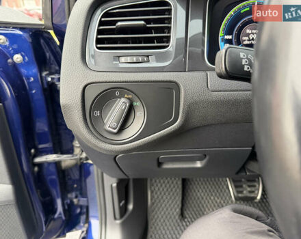 Синий Фольксваген e-Golf, объемом двигателя 0 л и пробегом 93 тыс. км за 14555 $, фото 36 на Automoto.ua