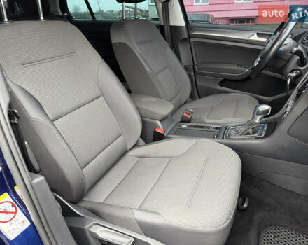 Синий Фольксваген e-Golf, объемом двигателя 0 л и пробегом 93 тыс. км за 14555 $, фото 57 на Automoto.ua