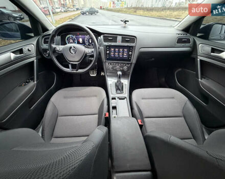Синий Фольксваген e-Golf, объемом двигателя 0 л и пробегом 93 тыс. км за 14555 $, фото 63 на Automoto.ua