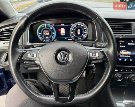 Синий Фольксваген e-Golf, объемом двигателя 0 л и пробегом 93 тыс. км за 14555 $, фото 38 на Automoto.ua