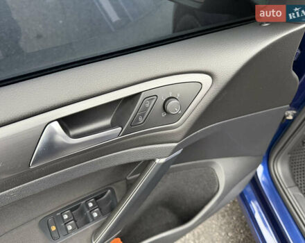 Синий Фольксваген e-Golf, объемом двигателя 0 л и пробегом 93 тыс. км за 14555 $, фото 31 на Automoto.ua