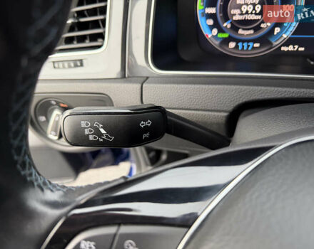 Синий Фольксваген e-Golf, объемом двигателя 0 л и пробегом 93 тыс. км за 14555 $, фото 42 на Automoto.ua