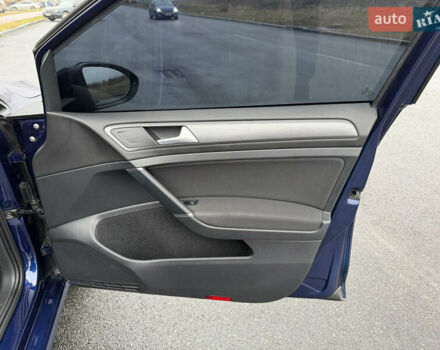 Синий Фольксваген e-Golf, объемом двигателя 0 л и пробегом 93 тыс. км за 14555 $, фото 55 на Automoto.ua