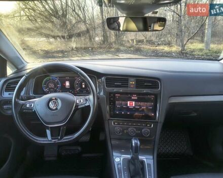 Синий Фольксваген e-Golf, объемом двигателя 0 л и пробегом 105 тыс. км за 13200 $, фото 39 на Automoto.ua