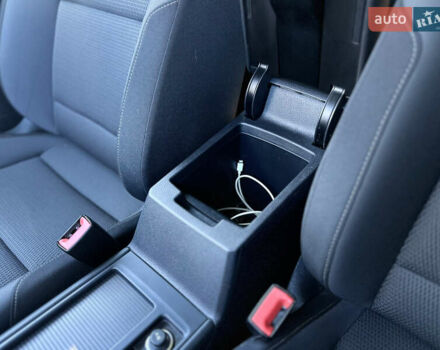 Синий Фольксваген e-Golf, объемом двигателя 0 л и пробегом 71 тыс. км за 15300 $, фото 74 на Automoto.ua