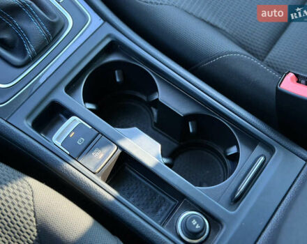 Синий Фольксваген e-Golf, объемом двигателя 0 л и пробегом 71 тыс. км за 15300 $, фото 71 на Automoto.ua