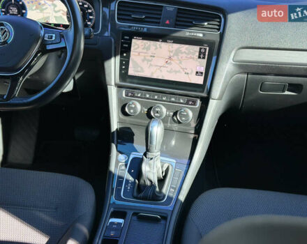 Синий Фольксваген e-Golf, объемом двигателя 0 л и пробегом 71 тыс. км за 15300 $, фото 42 на Automoto.ua