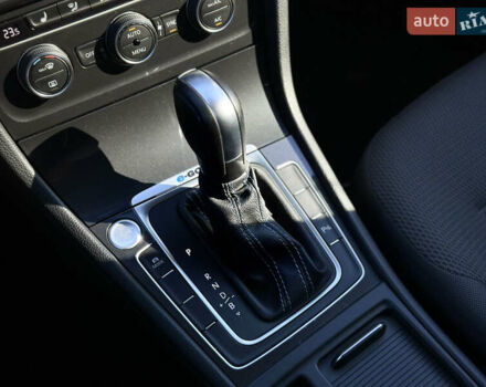 Синий Фольксваген e-Golf, объемом двигателя 0 л и пробегом 71 тыс. км за 15300 $, фото 68 на Automoto.ua