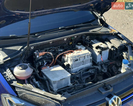 Синий Фольксваген e-Golf, объемом двигателя 0 л и пробегом 71 тыс. км за 15300 $, фото 151 на Automoto.ua