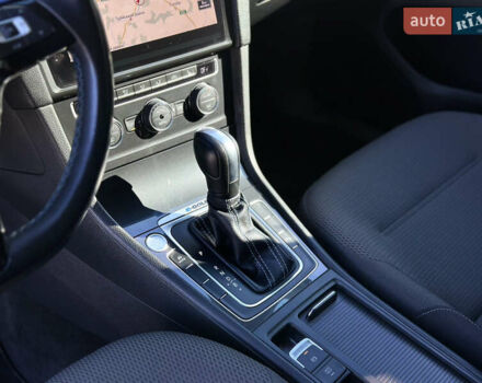 Синий Фольксваген e-Golf, объемом двигателя 0 л и пробегом 71 тыс. км за 15300 $, фото 56 на Automoto.ua