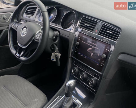 Синий Фольксваген e-Golf, объемом двигателя 0 л и пробегом 141 тыс. км за 12800 $, фото 46 на Automoto.ua