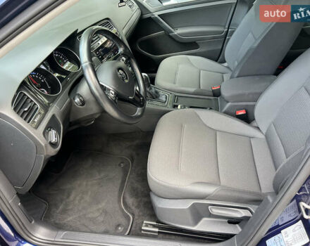 Синий Фольксваген e-Golf, объемом двигателя 0 л и пробегом 60 тыс. км за 15300 $, фото 12 на Automoto.ua