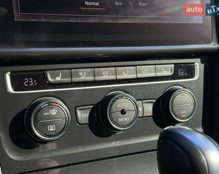 Синий Фольксваген e-Golf, объемом двигателя 0 л и пробегом 71 тыс. км за 15300 $, фото 67 на Automoto.ua