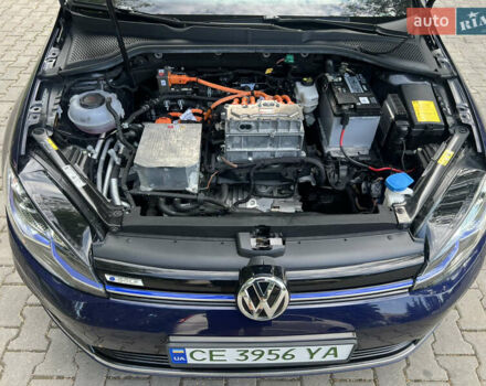 Синий Фольксваген e-Golf, объемом двигателя 0 л и пробегом 60 тыс. км за 15300 $, фото 19 на Automoto.ua