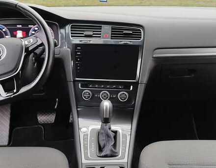 Синий Фольксваген e-Golf, объемом двигателя 0 л и пробегом 88 тыс. км за 16499 $, фото 25 на Automoto.ua