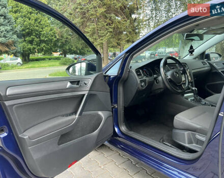 Синий Фольксваген e-Golf, объемом двигателя 0 л и пробегом 60 тыс. км за 15300 $, фото 11 на Automoto.ua