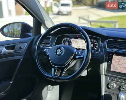 Синий Фольксваген e-Golf, объемом двигателя 0 л и пробегом 71 тыс. км за 15300 $, фото 40 на Automoto.ua