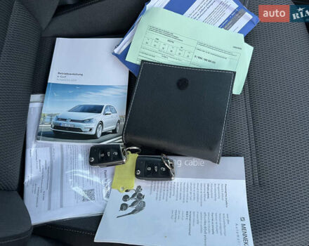 Синий Фольксваген e-Golf, объемом двигателя 0 л и пробегом 60 тыс. км за 15300 $, фото 20 на Automoto.ua