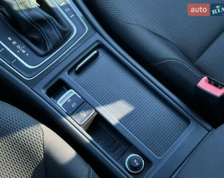 Синий Фольксваген e-Golf, объемом двигателя 0 л и пробегом 71 тыс. км за 15300 $, фото 70 на Automoto.ua