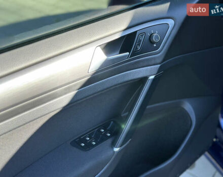 Синий Фольксваген e-Golf, объемом двигателя 0 л и пробегом 71 тыс. км за 15300 $, фото 53 на Automoto.ua